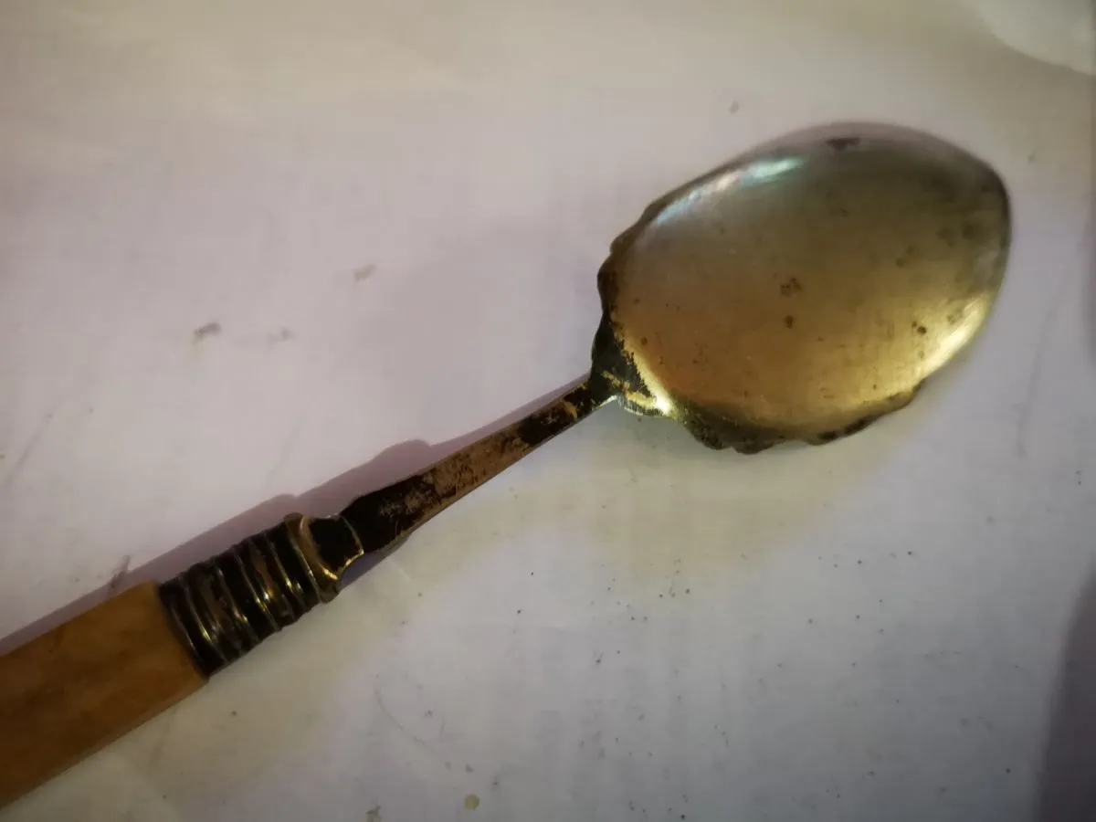ancienne cuillère à Sucre gravée argentée