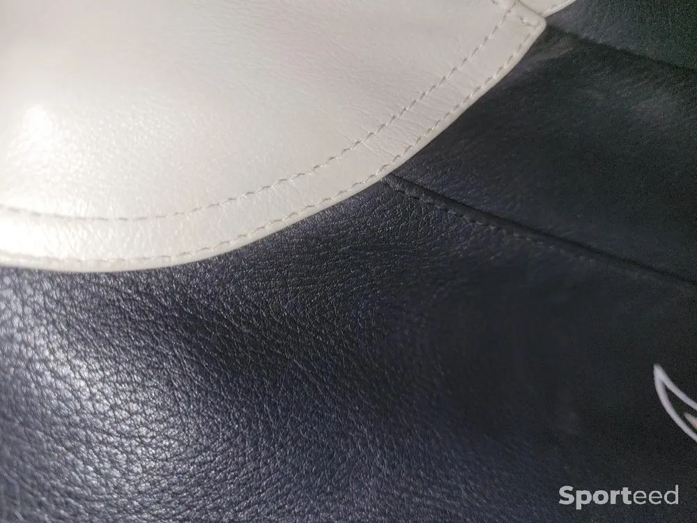 Blouson cuir moto femme  neuf Ajouté le : 08/10/2023