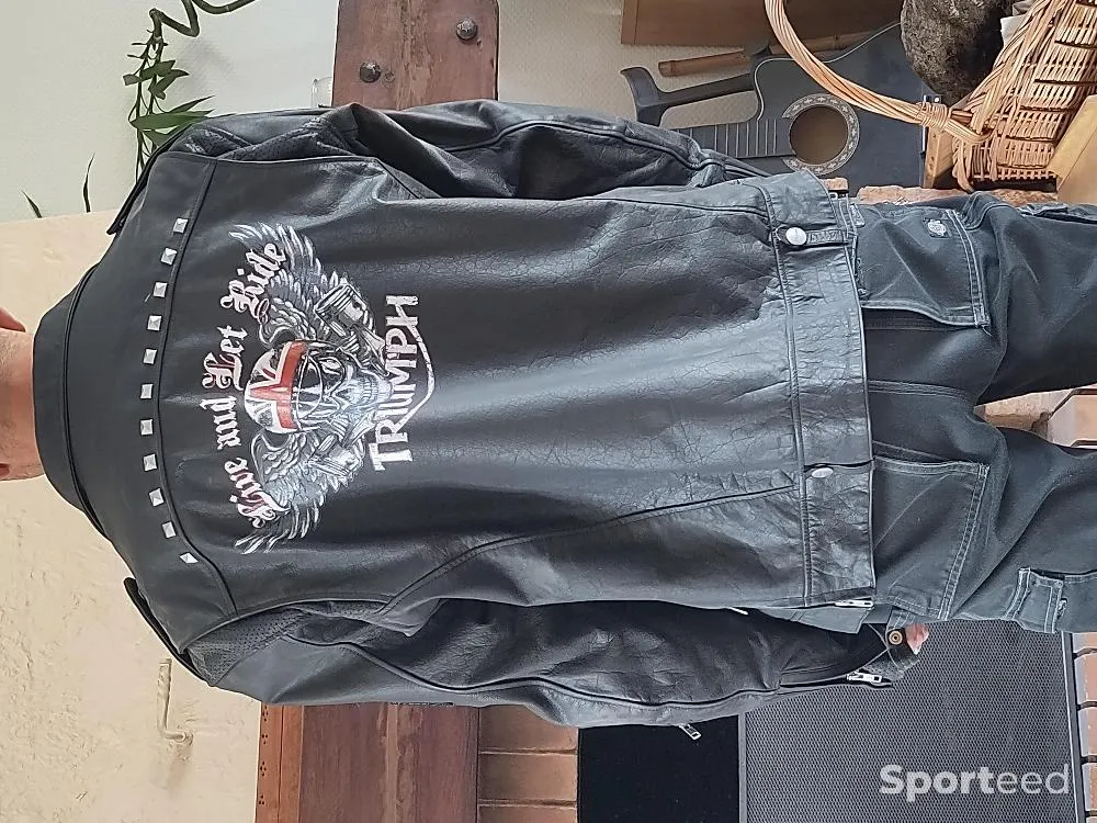 Blouson en cuir noir de marque Triumph  d'occasion Ajouté le : 01/12/2023