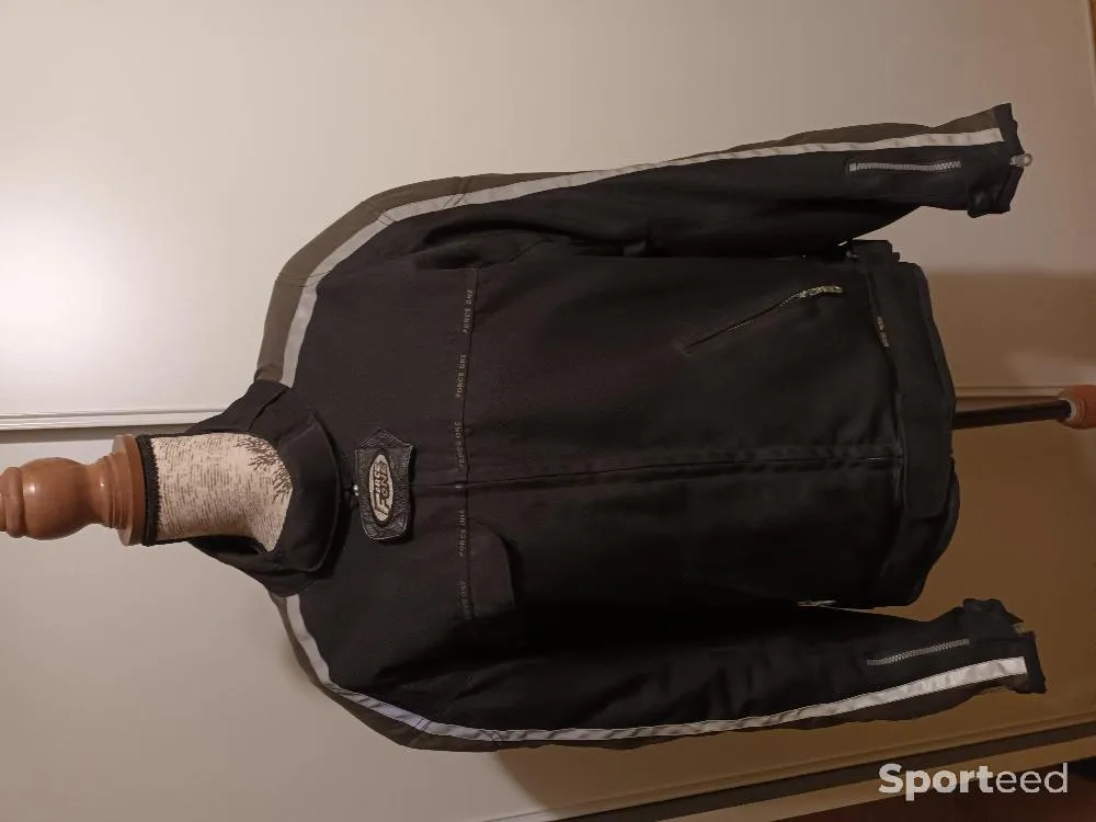 blouson moto tissus homme d'occasion Ajouté le : 05/07/2023