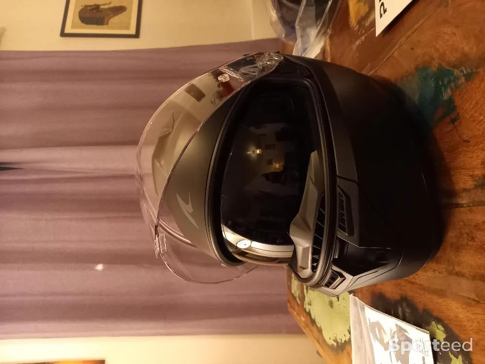 Casque moto  neuf Ajouté le : 22/11/2023