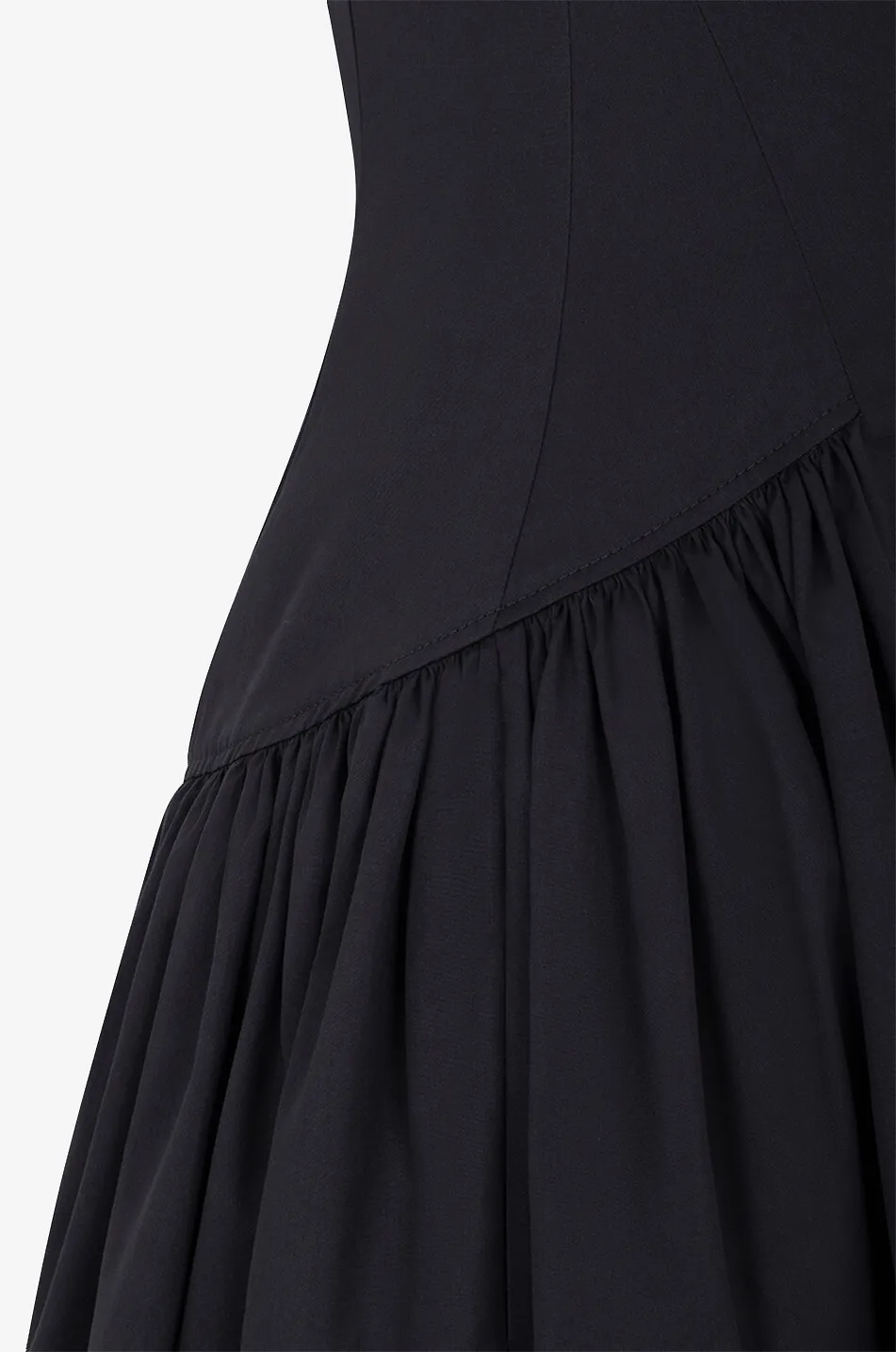 Robe midi évasée à bretelles en encolure coeur