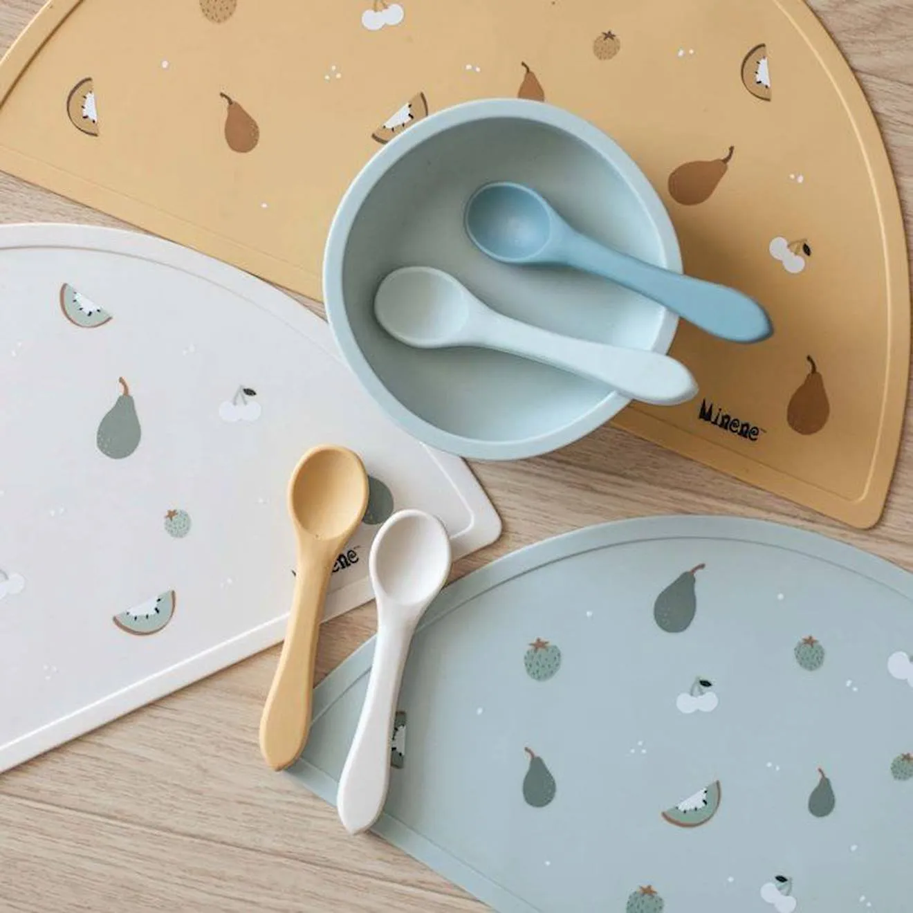 Set de table en silicone alimentaire - MINENE - Fruits - Vert amande - Anti-dérapant - Sans BPA vert - Minene